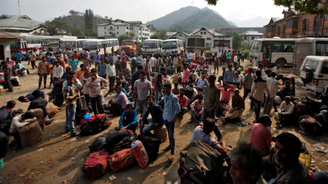 Kashmiri Hindus leaving Kashmir due to terrorist fear