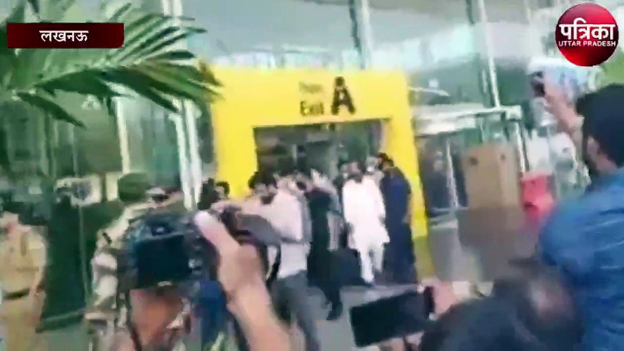 लखीमपुर पहुँची प्रियंका गांधी, किसानों को दी श्रद्धांजलि