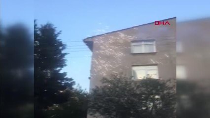 YIKILAN BİNA ELEKTRİK TELLERİNE ÇARPINCA KORKU DOLA ANLAR YAŞANDI