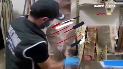 İzmir'de piyasa değeri 200 bin TL  olan yılan derileri ele geçirildi