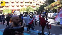 Els manifestants intenten arribar a plaça Espanya però els mossos els hi barren el pas