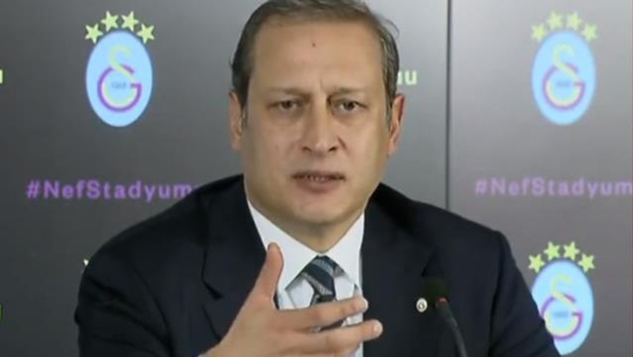 Burak Elmas, "F.Bahçe ile dost mu oldunuz?" sorusunu yönelten muhabire ters köşe yaptı