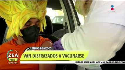 Adultos de Neza acuden disfrazados a vacunarse contra Covid-19