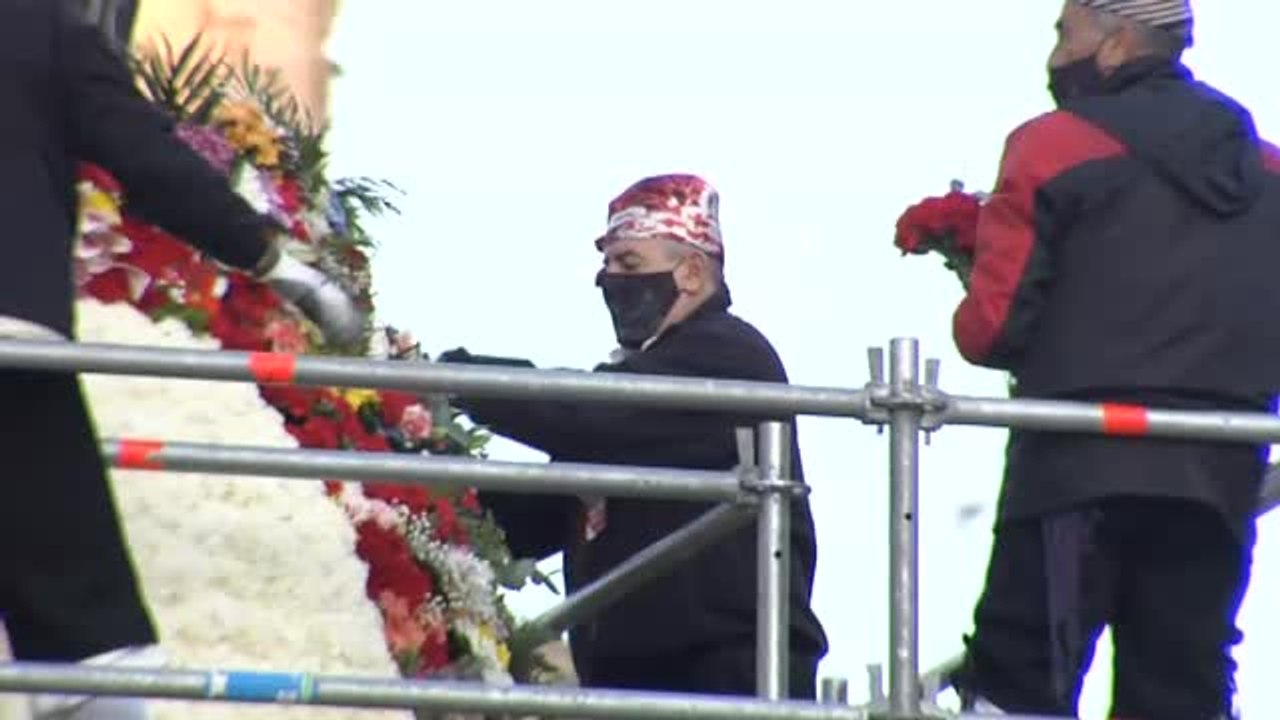 La virgen de El Pilar ya luce su manto de flores