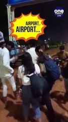 விமானத்தில் பறப்பதற்கு முன் டிராக்டரில் பயணம்.. மழைநீர் சூழ்ந்ததால் பெங்களூருவில் நடந்த ருசிகரம்..!