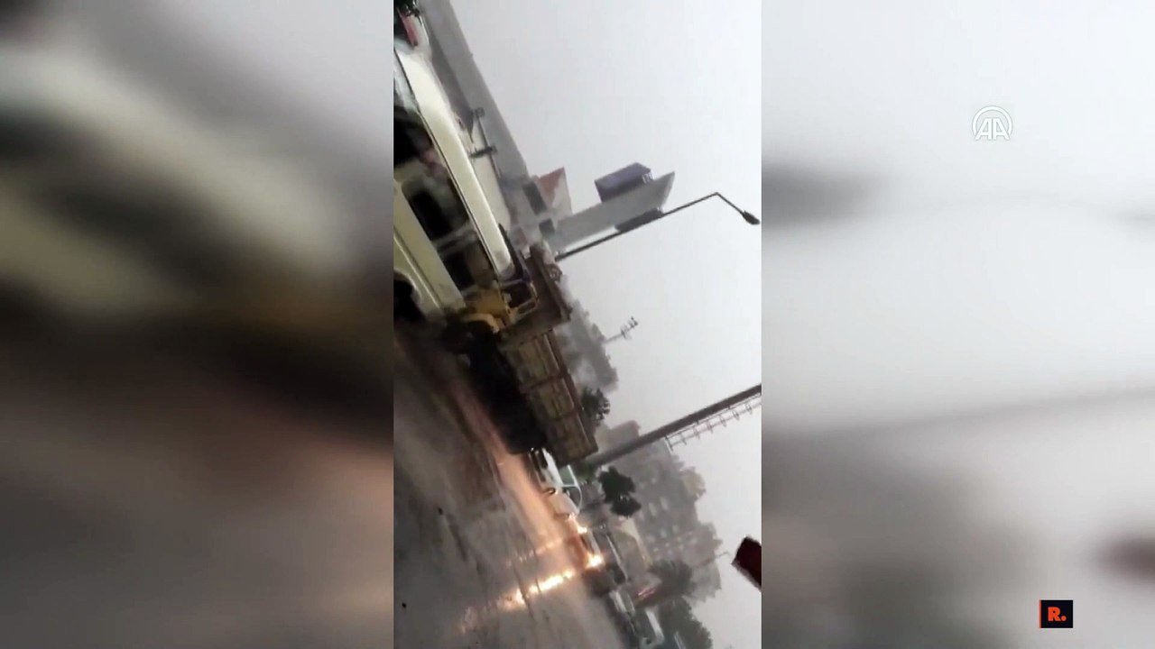 Aydın'daki fırtınada minare yıkıldı
