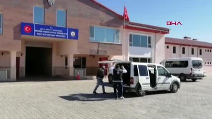 AFGAN GÖÇMEN KAÇAKÇILARININ EVİNDE 55 BİN 900 TL ELE GEÇİRİLDİ