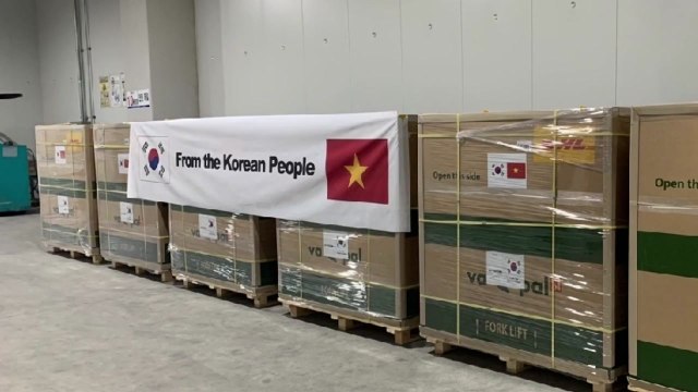 정부, 백신 첫 해외 지원...베트남·태국에 AZ 지원 / YTN