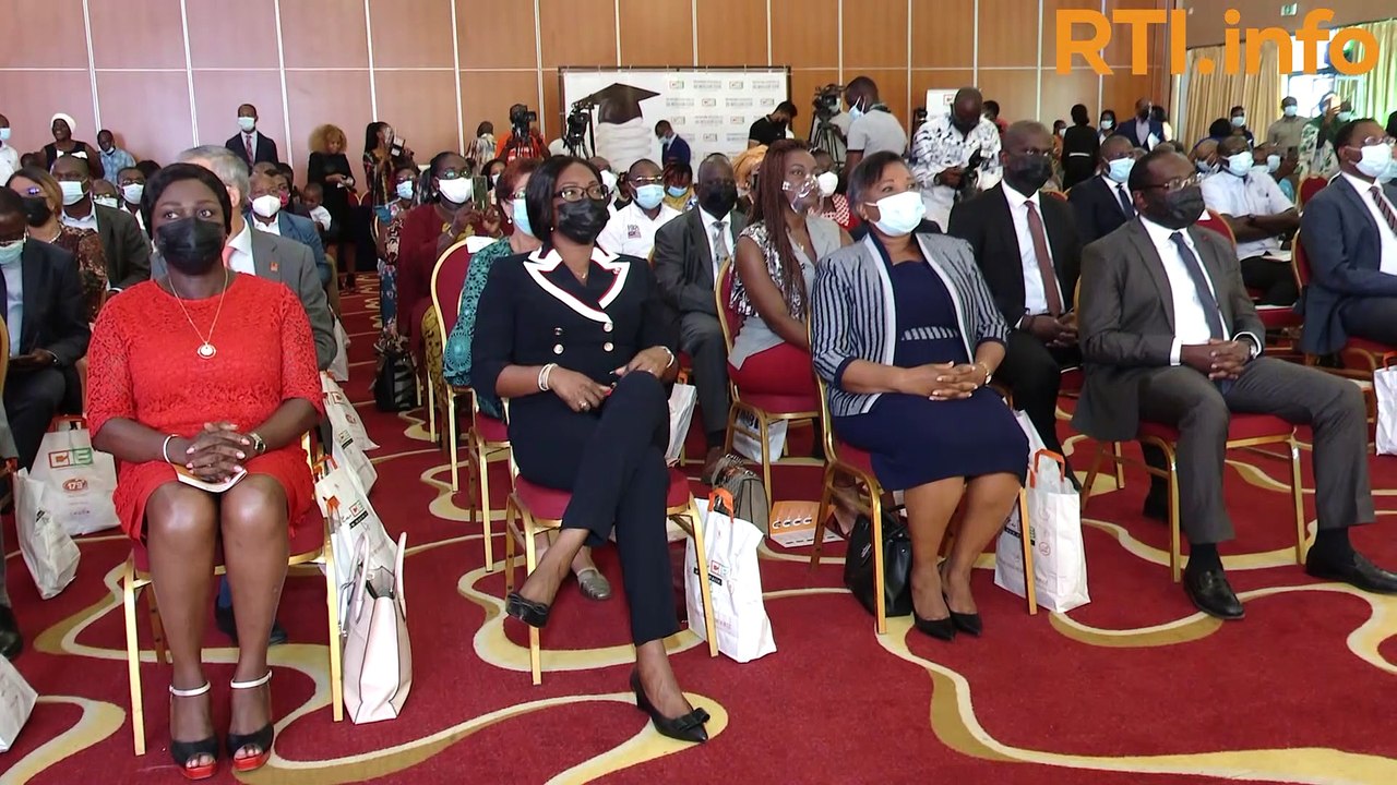 Prix National d'Excellence #CIE : Les 9 meilleurs élèves de Côte d'Ivoire récompensés.