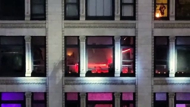 Intervention du SWAT dans un appartement lors d'une prise d'otage à Los Angeles