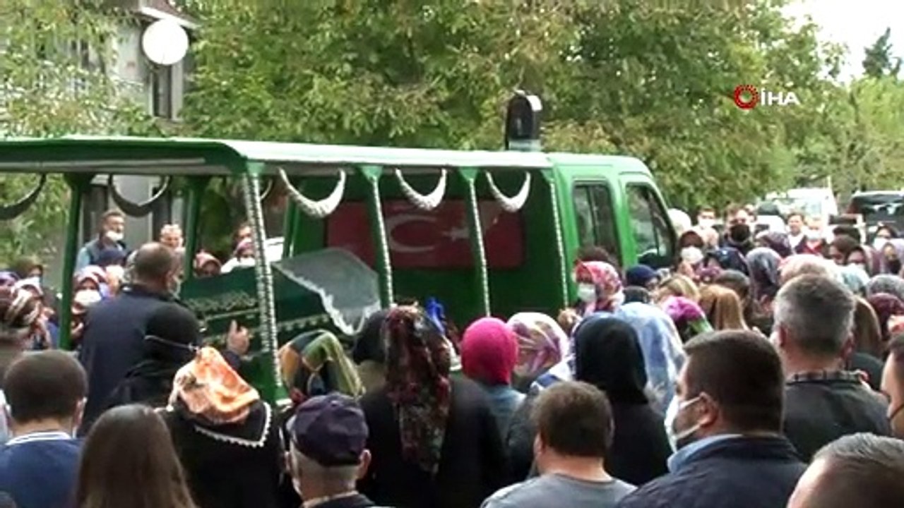İzmir’de sevgilisi tarafından öldürülen kadın son yolculuğuna uğurlandı