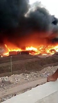 حريق مخلفات بأرض فضاء بطريق بلبيس.. والحماية المدنية تحاول السيطرة