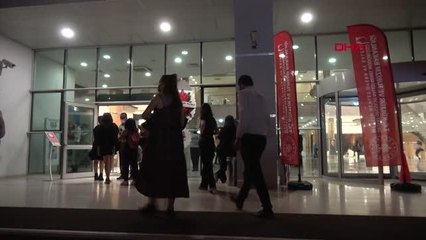 La Traviata prömiyerle sahnelendi