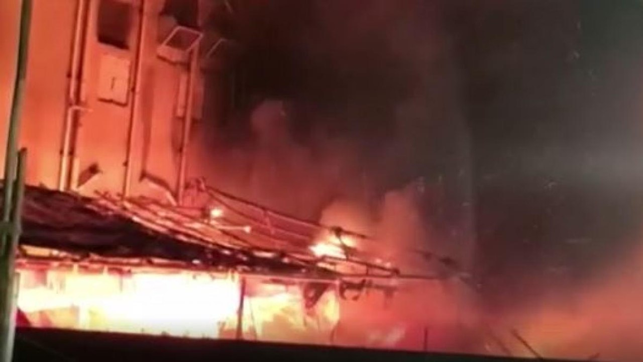 Mumbai: Fire broke out in 30 parked bikes in Ku...