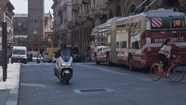 2022 SUZUKI BURGMAN 400 Bologna Driving Video