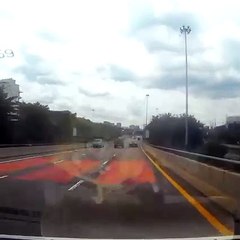 เปิดคลิป "ลัมโบร์กินี" โดนเฉี่ยวท้าย คนขับโพสต์หล่อมาก ชาวเน็ตสงสัยจบยังไง