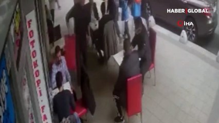 Çağlayan’da börekçiye dışardan kahvaltı getirme kavgası! Sandalyeler havada uçtu