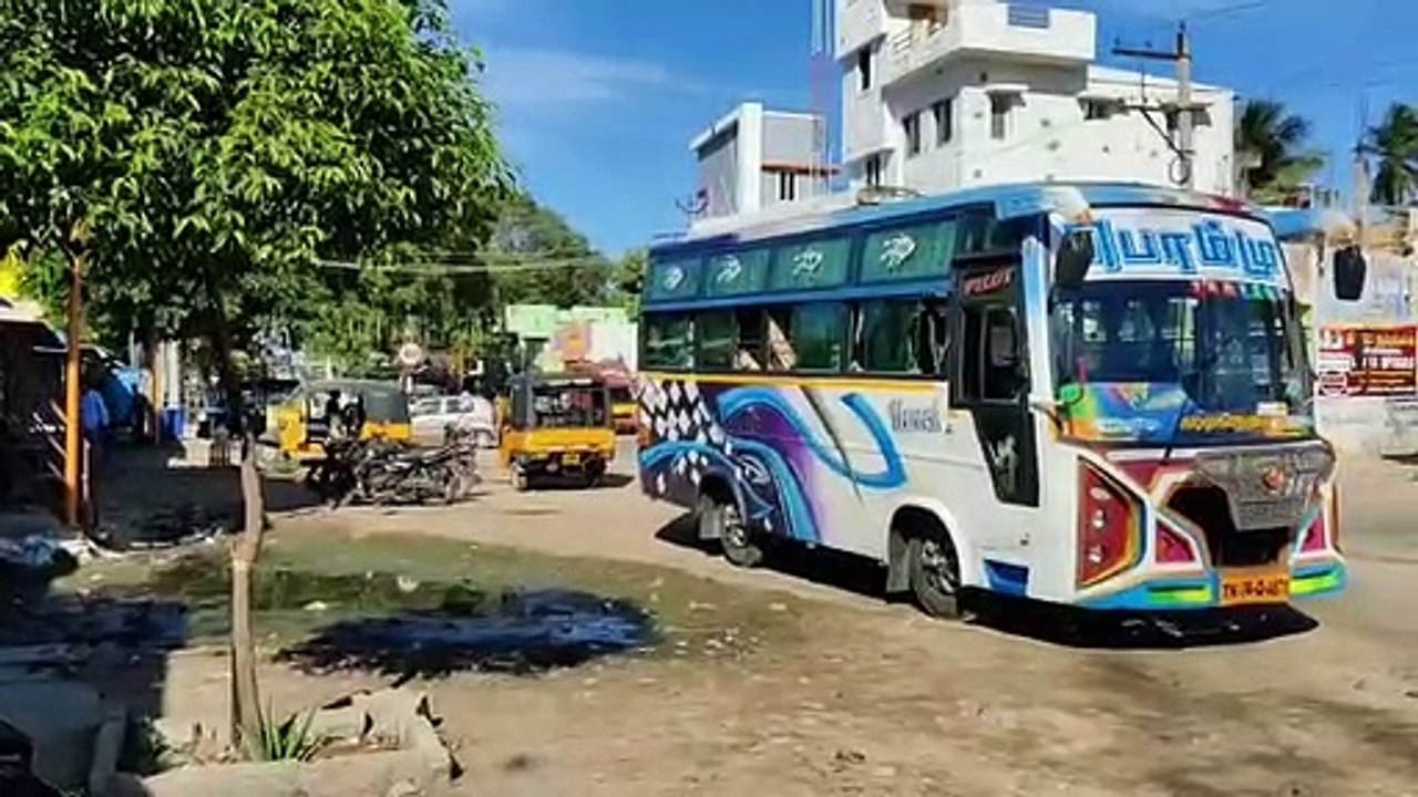 ராமேஸ்வரத்தில் பிரபல டிக் டாக் அழகிகளுடன் வந்த...