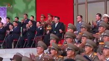 شاهد.. ردة فعل زعيم كوريا الشمالية أثناء عرض عسكري قتالي للجيش