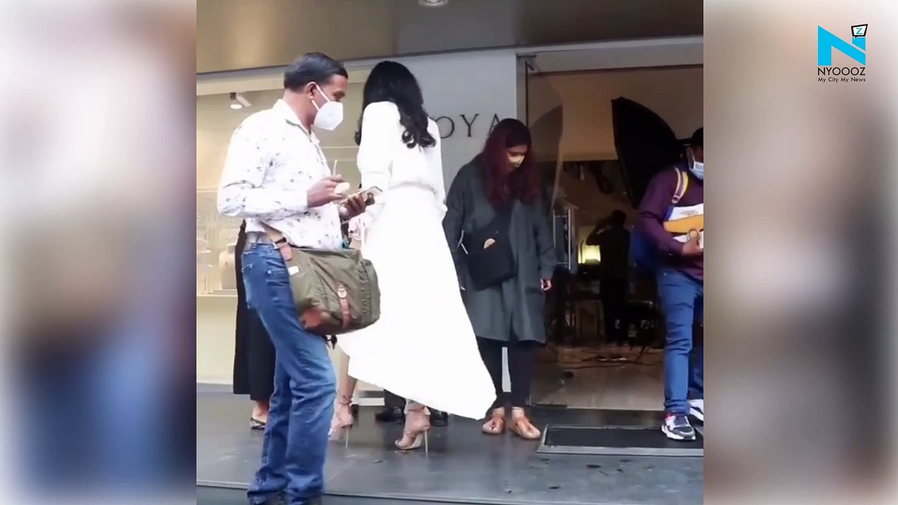 Sushmita Sen's 'oops moment' caught-on-camera, Watch