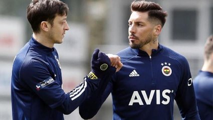 Gençler yüreklerine dokundu! Mesut Özil ve Sosa duygusal anlar yaşadı