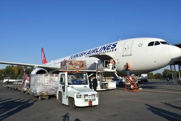 Türkiye'nin gönderdiği Kovid-19 aşı ve ilaçları Özbekistan'a ulaştı