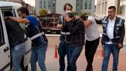 Kendilerini polis olarak tanıtarak girdikleri marketlerden sigara toplayan 3 kişi yakalandı