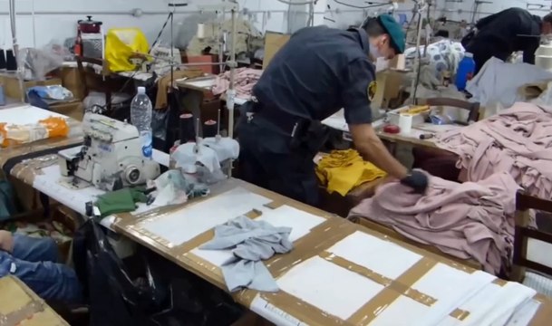 Prato - False documentazioni per rinnovo permessi di soggiorno: arrestati commercialisti e consulenti del lavoro (13.10.21)