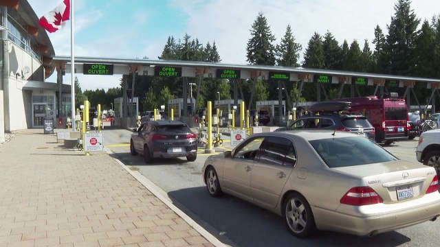 США открывают границы с Канадой и Мексикой