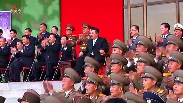 جيش كوريا الشمالية يستعرض مهاراته أمام كيم جونغ-أون