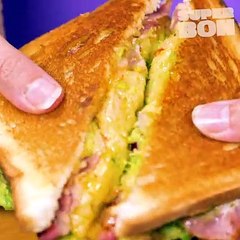 Sandwich à l'avocat, au bacon et au cheddar