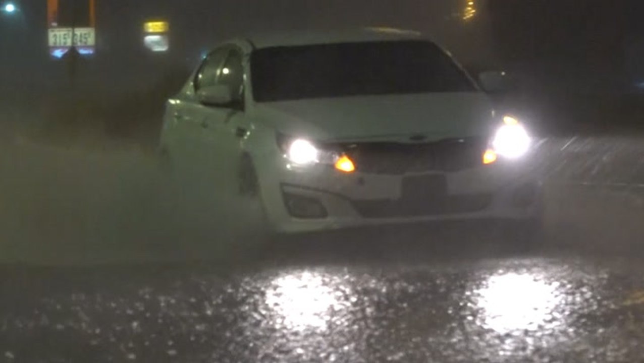 Thunderstorms leave streets flooded in Kansas