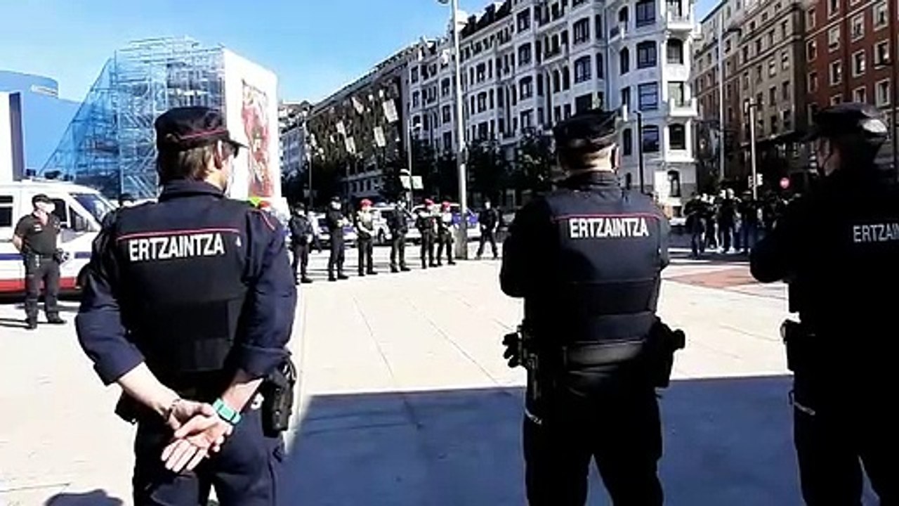 Así ha sido el homenaje  a Chema Aguirre, el ertzaina que ETA asesinó hace 24 años en víspera de la inauguración del Guggenheim