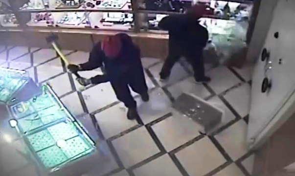 Cittaducale (RI) - Violenta rapina in gioielleria del centro commerciale: 2 arresti (13.10.21)