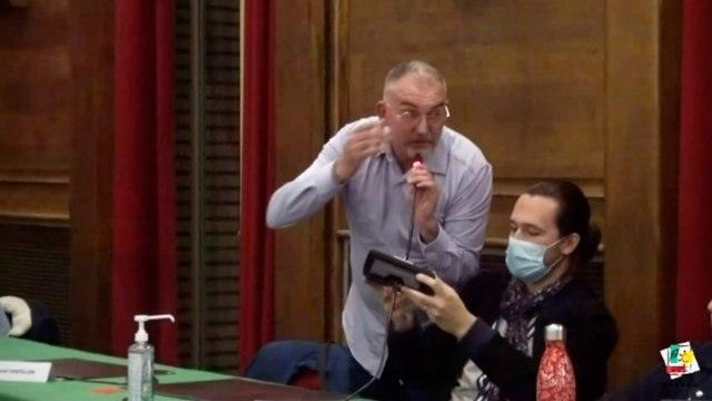 « La police possède des armes pour tuer la population » : indignation après les propos d'un l’élu LFI de Cachan