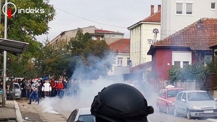 下载视频: Varios policías kosovares y civiles serbios heridos en enfrentamientos en Kosovo