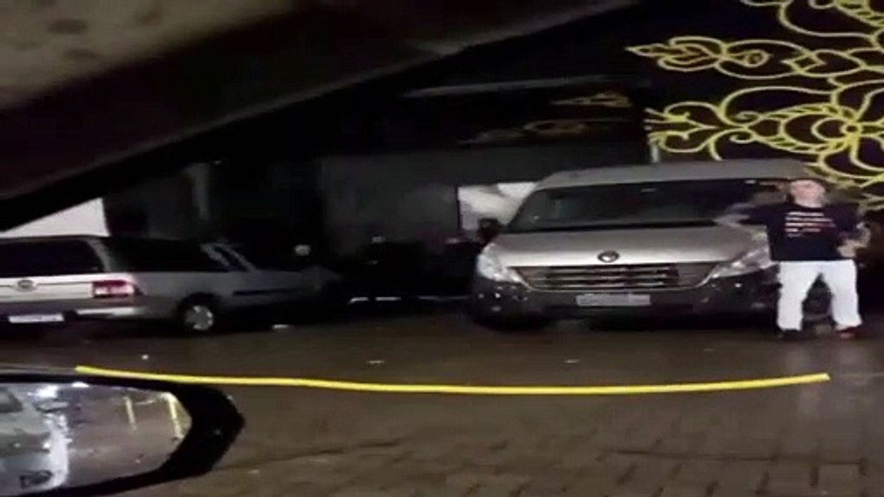 Briga generalizada em frente a balada de São José tem tiros e objetos arremessados