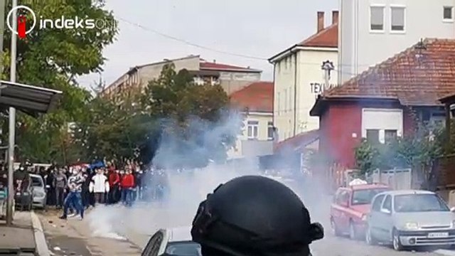 Kosovo : affrontements à la frontière entre policiers kosovars et civils serbes
