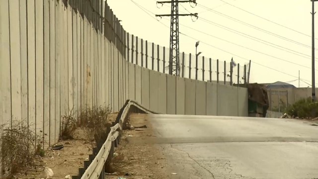 أسرى فلسطينيون يشرعون في إضراب مفتوح عن الطعام