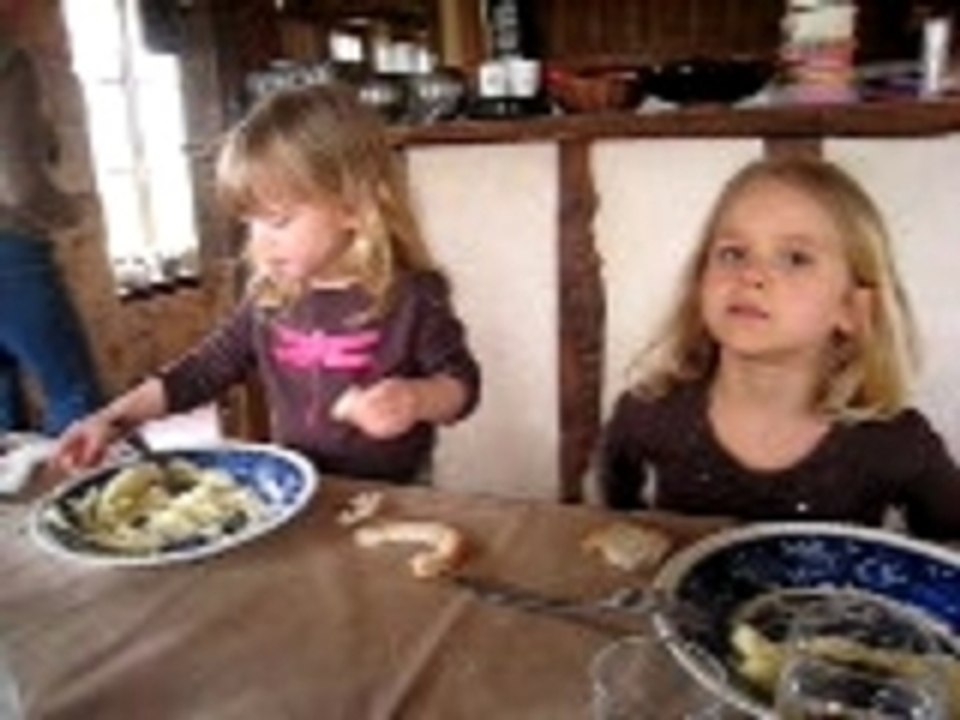 Les_enfants_mangent