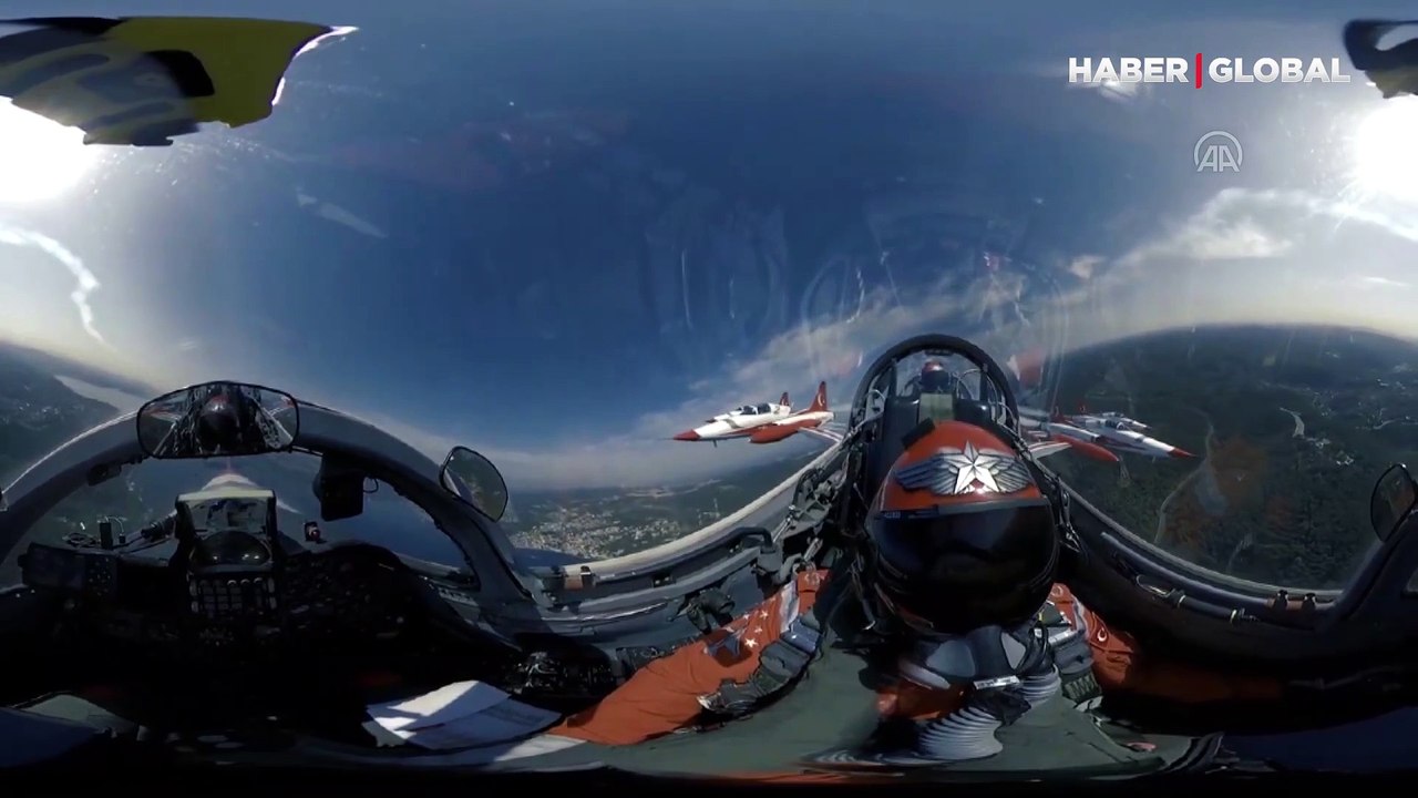 Milli Savunma Bakanlığı Türk Yıldızları'nın İstanbul semalarındaki uçuşunu paylaştı