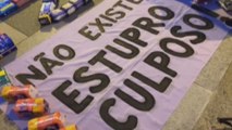 Protesta de brasileñas contra veto de Bolsonaro a distribución gratis de tampones