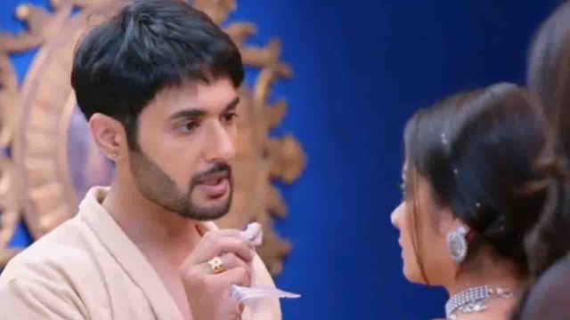 Molkki Episode Promo: Arjun ASKS Purvi to Marry him to Save Virendra | FilmiBeat