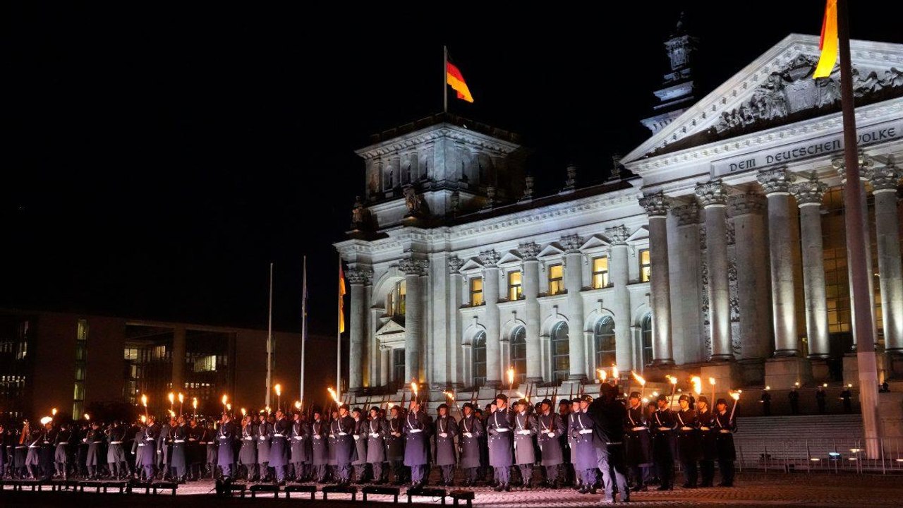 Berlin: Heartfelt tribute to soldiers died in Afghanistan!