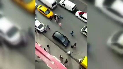 Bağcılar'da taksiciyle müşterinin yumruk yumruğa kavgası
