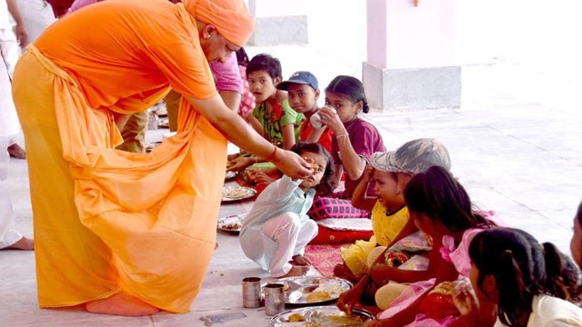 CM Yogi performed Kanya Pujan in Gorakhpur on Mahanavami