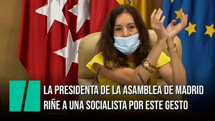 La presidenta de la Asamblea de Madrid llama la atención a una socialista por este gesto