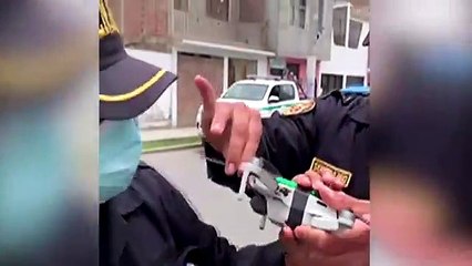 Elektrik teline asılı kalan güvercin, bıçak yapıştırılan drone ile kurtarıldı