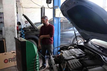 Doğuda araç sahiplerinin soğukla mücadelesi başladı