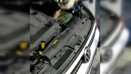 ŞANLIURFA - Otomobilin stepnesi ve hava filtresinde gümrük kaçağı bıçak ve muşta bulundu